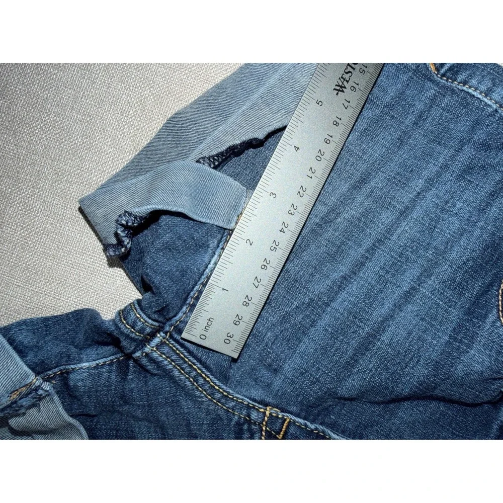Abercrombie & Fitch Womens Medium Wash Low Rise Cuffed Denim Shorts Size 6 28